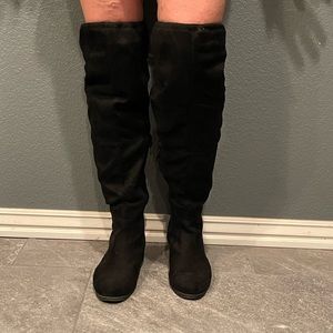 Women’s thigh high boots Size 11 blk